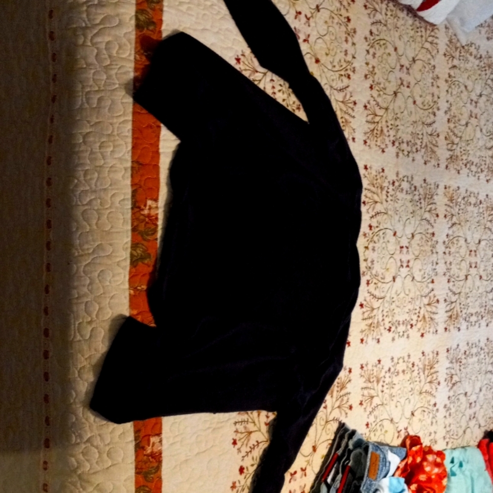Black pull over